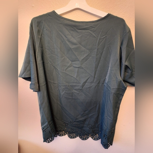 NWT Bloomchic Blouse - Picture 5 of 5